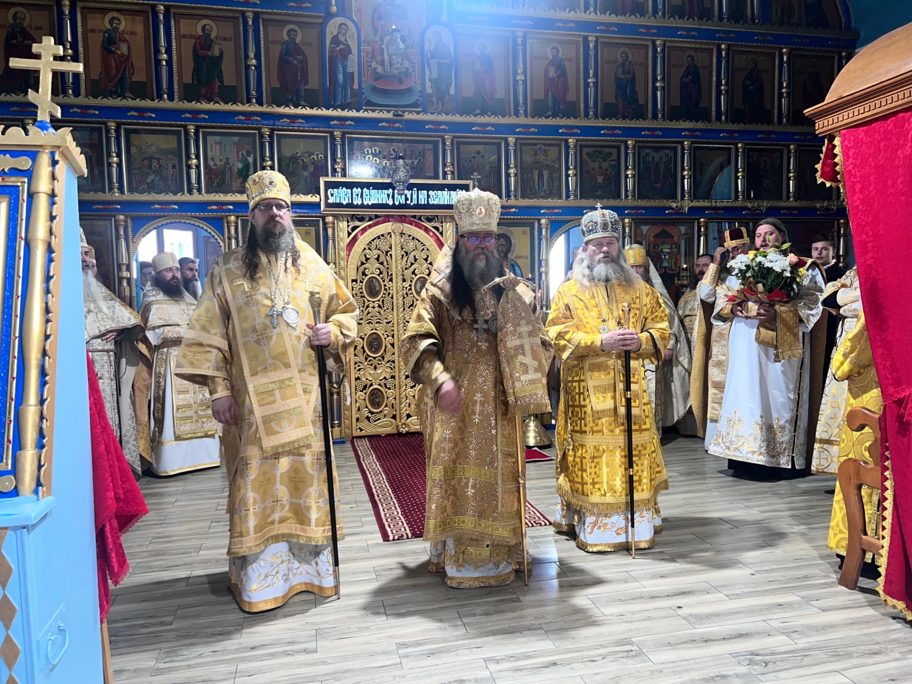 Ierarhii la Sfânta Liturghie în Catedrala Mitropolitană din Pisc